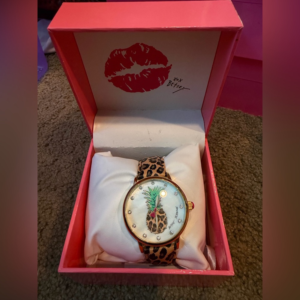 Lot of 11 Vintage Retired Betsey Johnson Watches - Picture 12 of 12